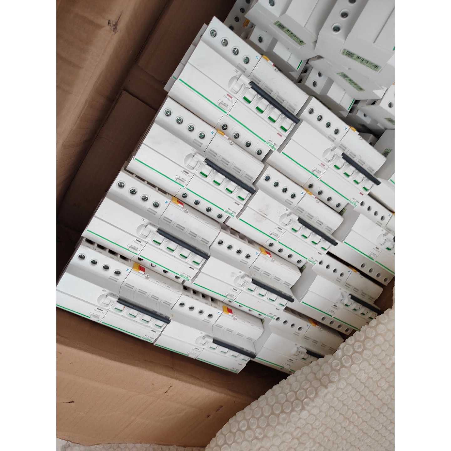 漏电保护器IC65N 4PC20加漏电保护器A9V08议价