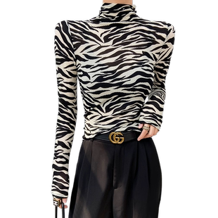 高领打底衫女秋冬修身长袖上衣时髦设计感斑马纹植绒内搭条纹t恤