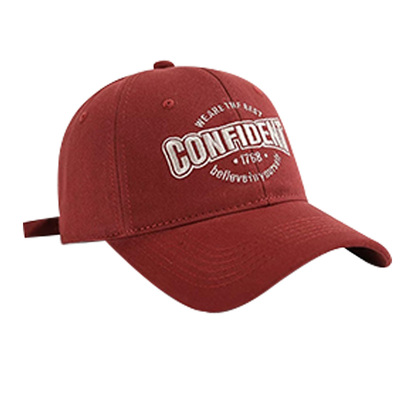 周给给休闲逛街显脸小鸭舌帽