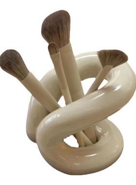 MOMO北欧创意网红陶瓷牙刷架置物架情侣卫生间牙具装饰客厅摆件