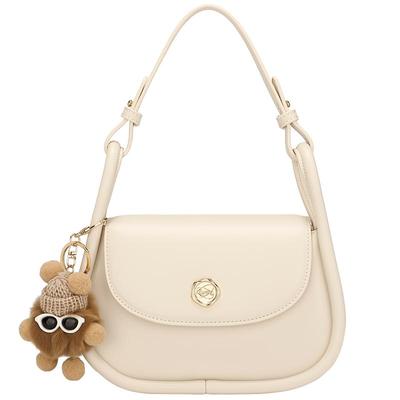 稻草人单肩斜挎包挂饰中