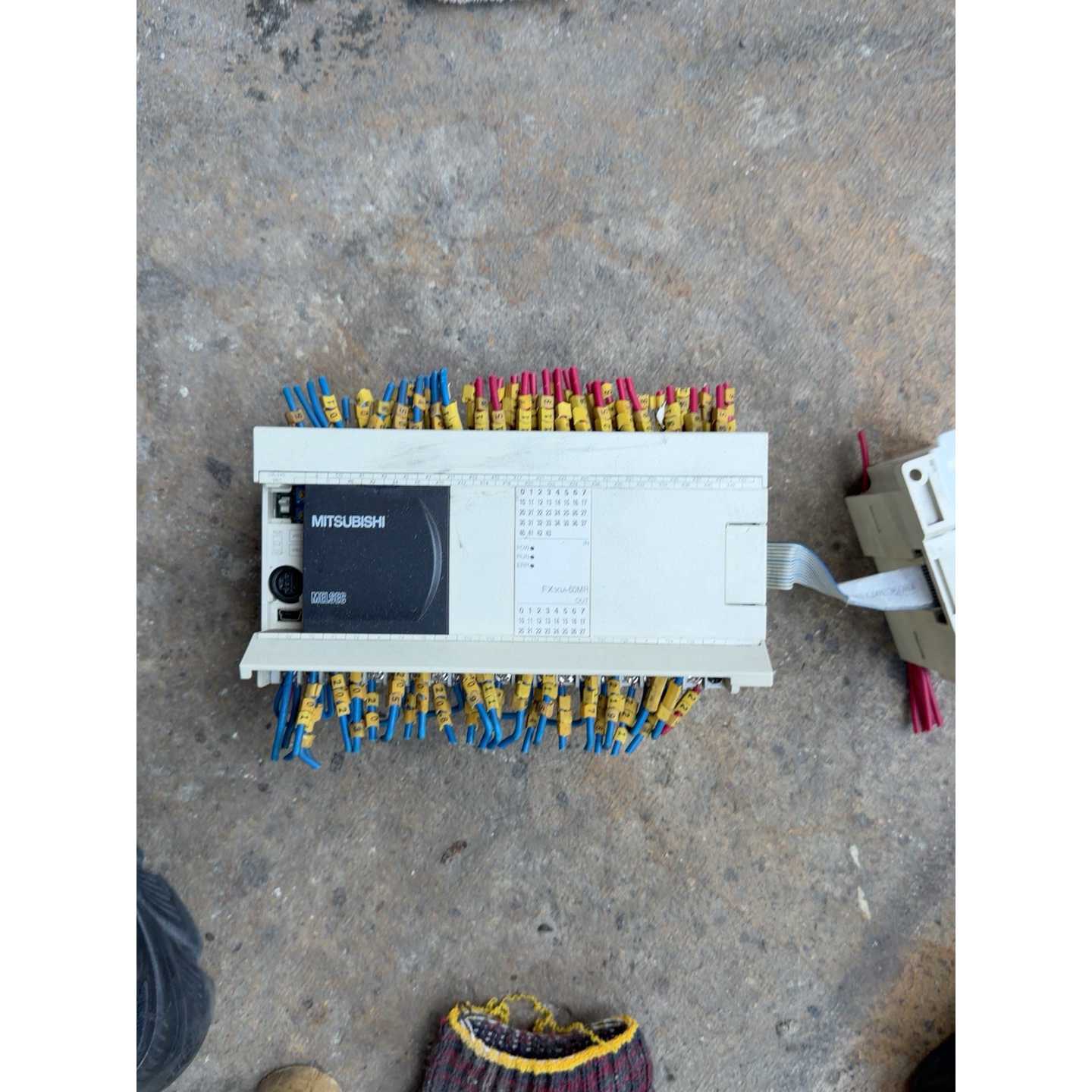 议价三菱PLC FX3GA-60MT-CM,原装拆机,端子线齐全