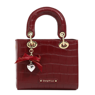 香港品牌轻奢红色包包女2026新款戴妃包手提新娘包斜挎包时尚婚包