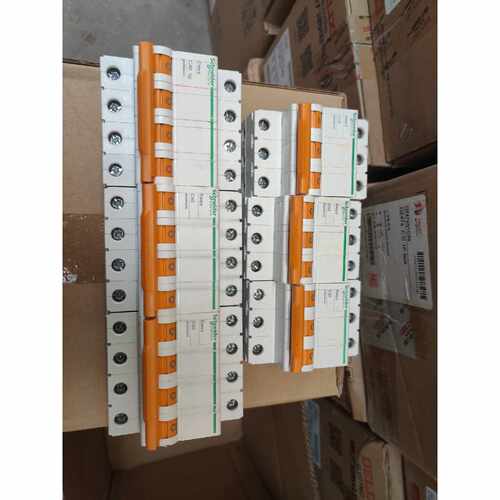 施耐德Easy9空气开关型号EA9AN3C403PC4