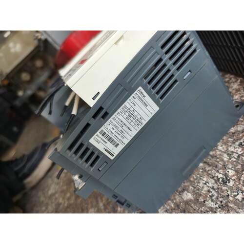 〔议价-可维修〕ATV303HU30N4变频器 3KW