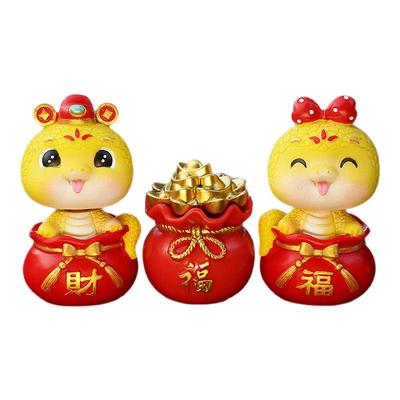 2025新款汽车中控台摆件摇头公仔车载车内装饰品网红蛇年吉祥物男