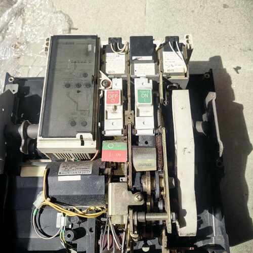断路器维修，型号AE-SW，2500A电压220-240