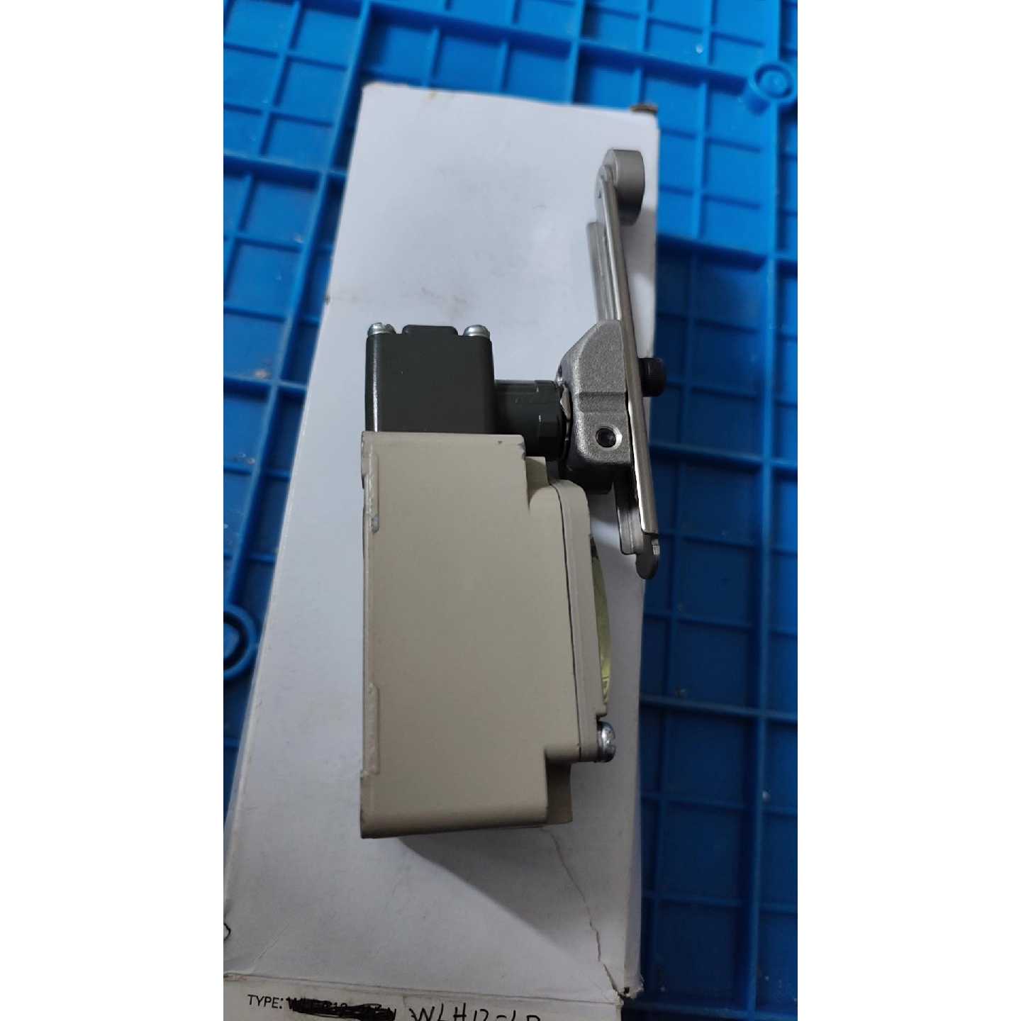 议价欧姆龙WLH12LD行程开关全新维修
