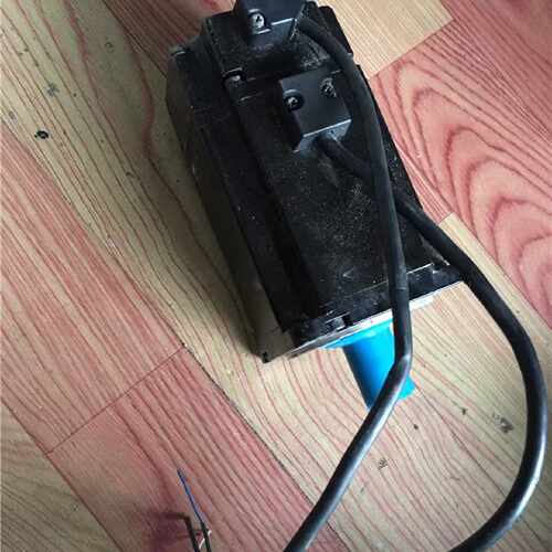 议价施耐德伺服电机 BCH0802O12A1C 750W 实物拍摄现货