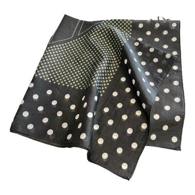 丝巾还得是这种桑蚕丝的有气质！