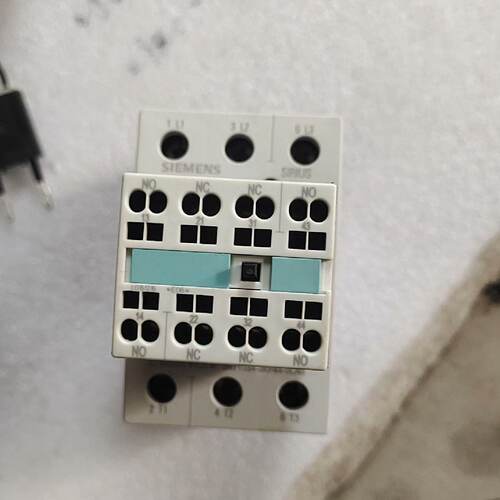 溢价-接触器 3RT1034-3KF44-0LA0，线圈DC