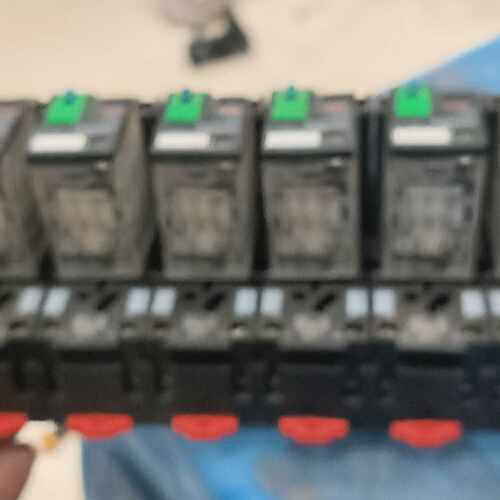 {议价}继电器RXM3A2JD加底座RXZE2S111M有2