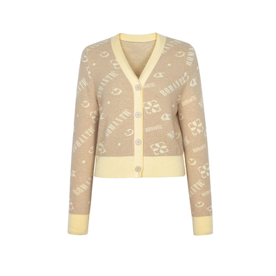 XG/雪歌XJ111018A273 卡其色创意提花设计毛针织衫短款长袖开衫女