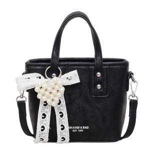 手拎包包女款2026新款潮时尚百搭高级感单肩包上班通勤斜挎水桶包