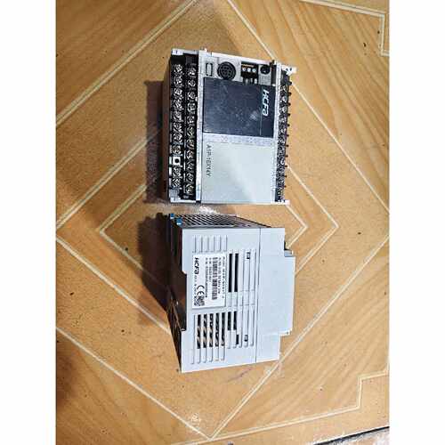 议价禾川PLC HCA1P-16X14YT-A，功能正常，成色为