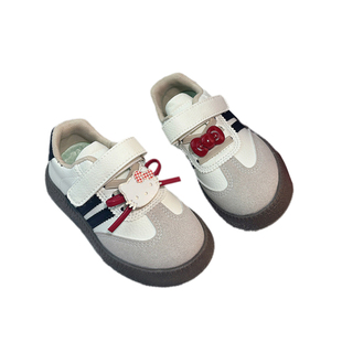 儿童运动鞋秋冬季新款女童软底休闲低帮板鞋中大童高颜值德训鞋子