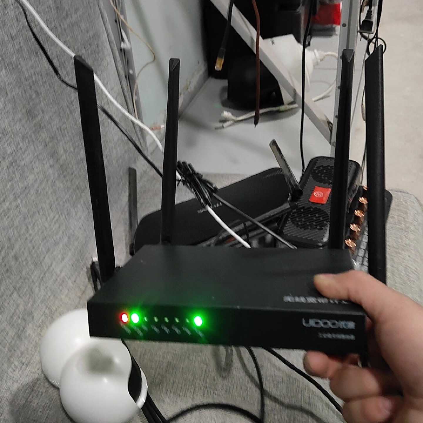 议价优度工业级无线路由器TDLTE无线数据终端坏的能通电维修图片