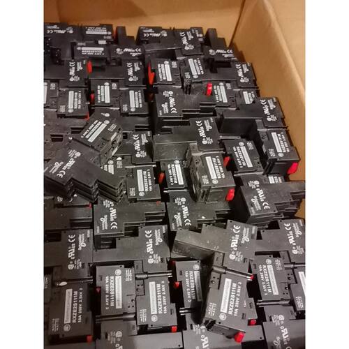 询价下单施耐德继电器座 RXZE2S111M 全新原装 工程剩余