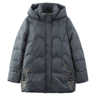 依佈妈妈装2025冬装新款国风刺绣羽绒服中老年人大码加厚保暖外套