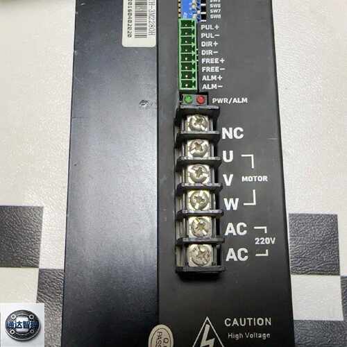 可维修宇辉YH3M2280H三相步进电机驱动器型号铭牌
