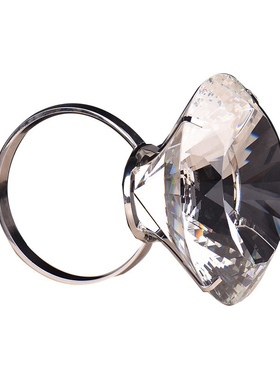 表白神器水晶大钻戒结婚求婚纪念