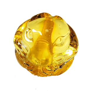 思华年天然原矿琥珀蜜蜡净水金珀生肖珠雕刻兔狗猪羊蛇新年转运珠