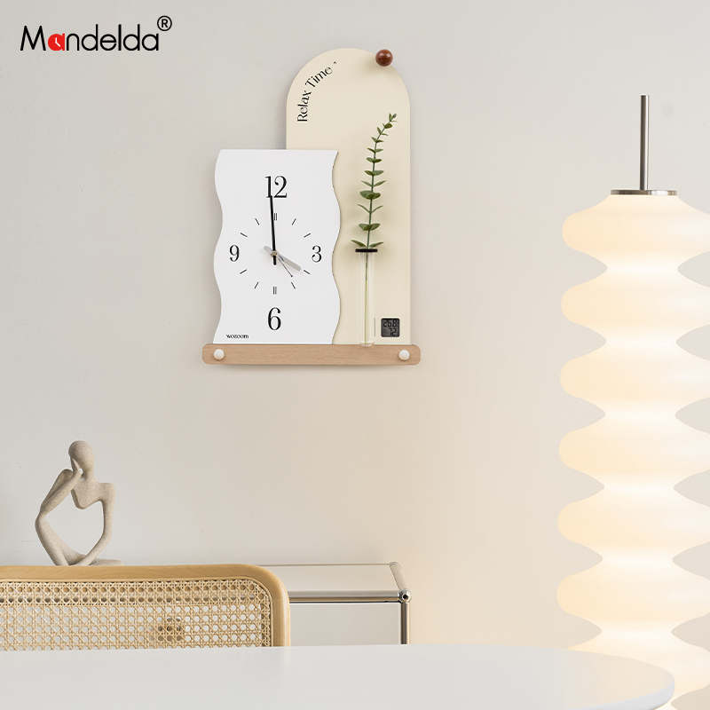Mandelda免打孔现代简约挂墙时钟家用2025新款客厅挂钟创意钟表