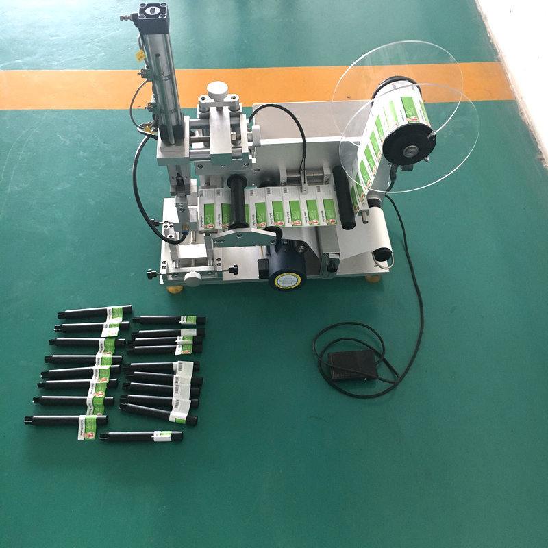 管子对折贴标机 USB线电缆线对折标签机器 汽车线材标签贴标机