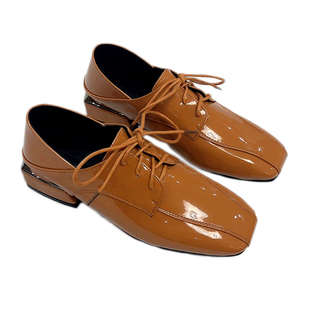 2025年新款粗跟方头单鞋女秋款深口漆皮软皮系带中跟英伦风小皮鞋