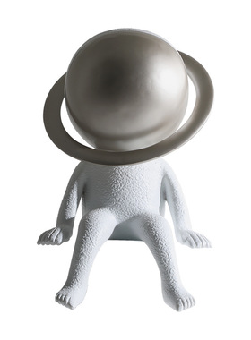 北欧简约样板间书房宇航员摆件