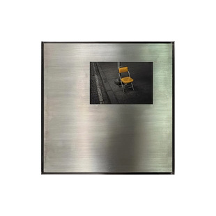 《街隅孤椅》不锈钢金属画框小众工业风现代简约客厅书房挂画