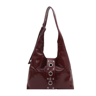 2025新款朋克铆钉机车单肩包高级质感多口袋复古托特水桶包辣妹包