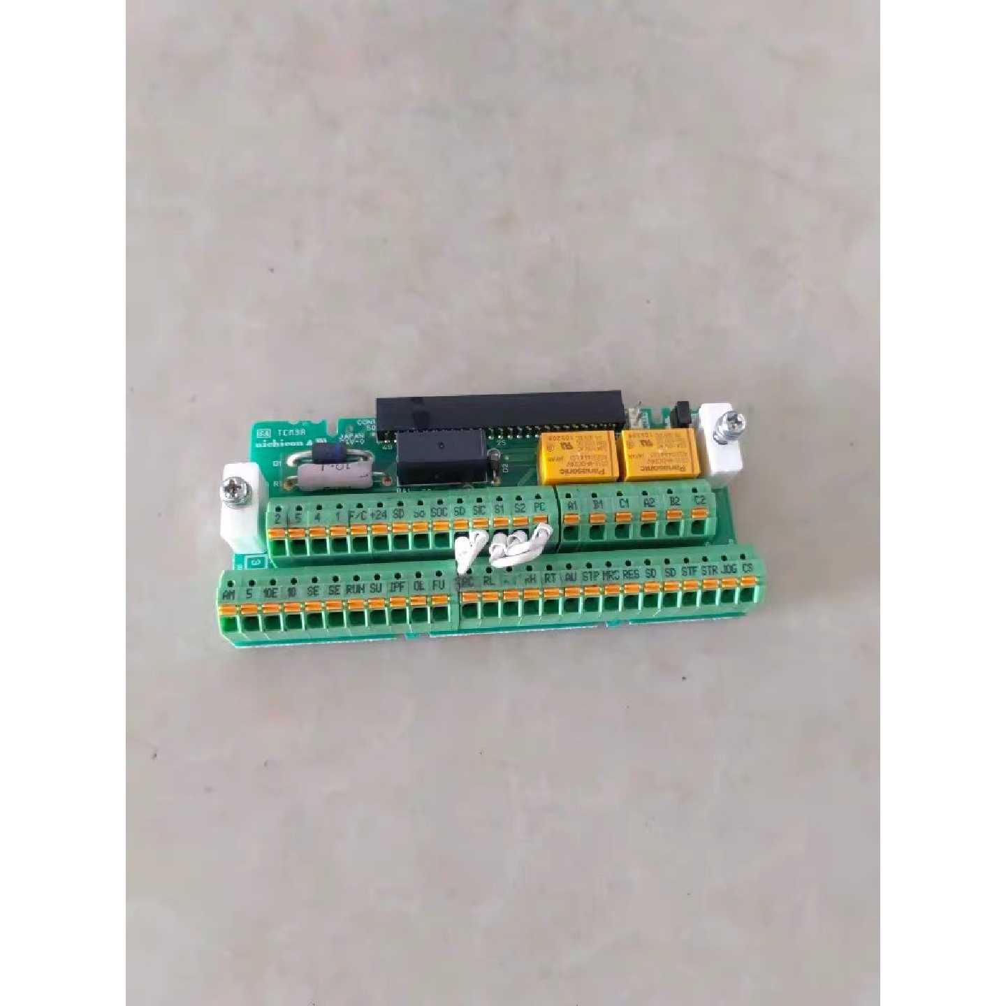 议价三菱A840F840变频器端子板A80TA800CBKO可维修