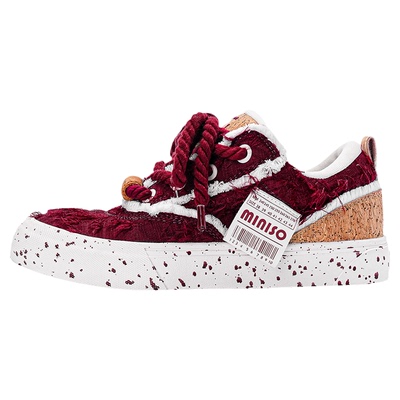 名创优品酒红小香风帆布鞋滑板鞋