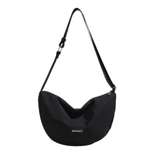 新款女包休闲单肩斜挎包防水尼龙饺子包布包大容量通勤旅游逛街包