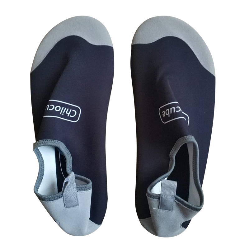 沙滩鞋潜水袜鞋浮潜水母珊瑚鞋装备涉水防割厚底男女儿童水上乐园