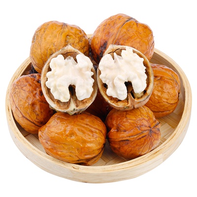 2025年四川老树新鲜湿核桃现摘去青皮特级带青皮现发非薄纸壳孕妇