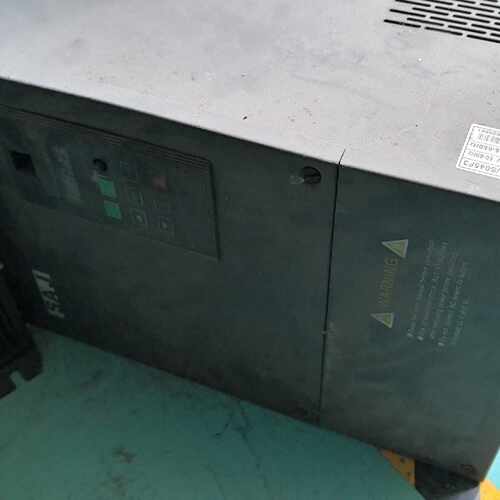 询三晶变频S037G3/S045F3。37KW。成色如图。功能