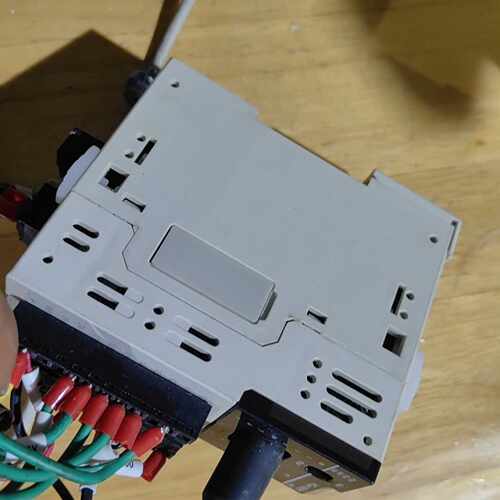 议价禾川PLC HCA8C-8X8YT-P0，拆机件，成色如图，维修