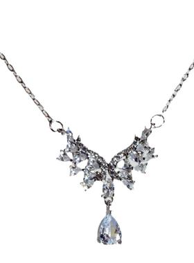 水滴蝴蝶项链，给锁骨增添