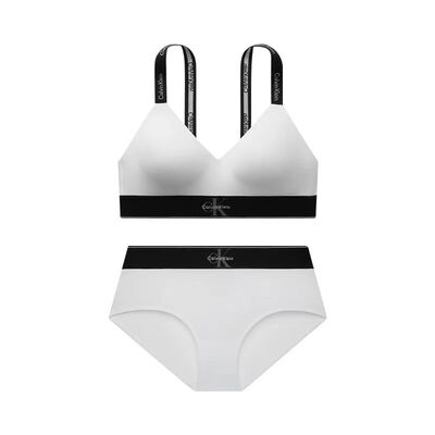 CK专柜女士宽边低腰滑面三角内裤