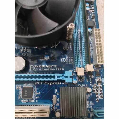 议价技嘉GAH61MS2PH主板带G2030cpu和金士可维修