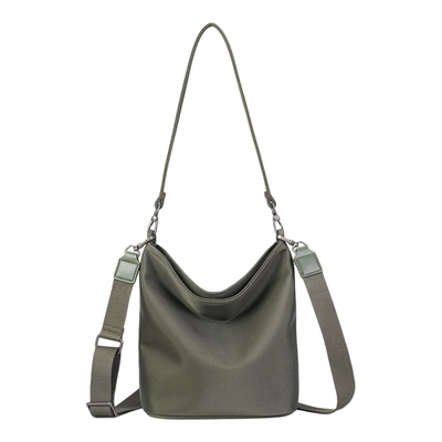 八妹8170通勤斜挎水桶包收纳