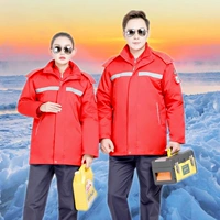 Внутренний лайнер на заправочной станции может носить красное в одиночку