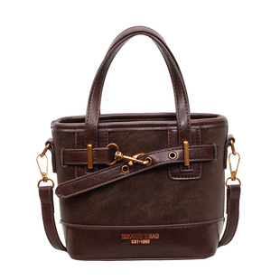 超火手提水桶包包女2026新款潮轻奢百搭小众高级感通勤斜挎小拎包