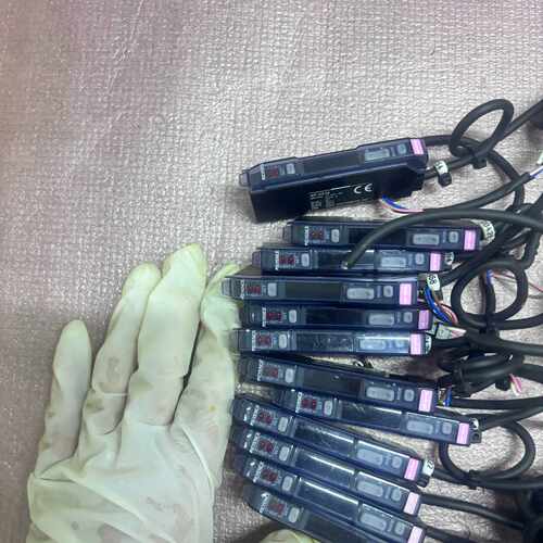 咨询后拍基恩士KEYENCE光纤放大器AP-V41A/AP-V41，