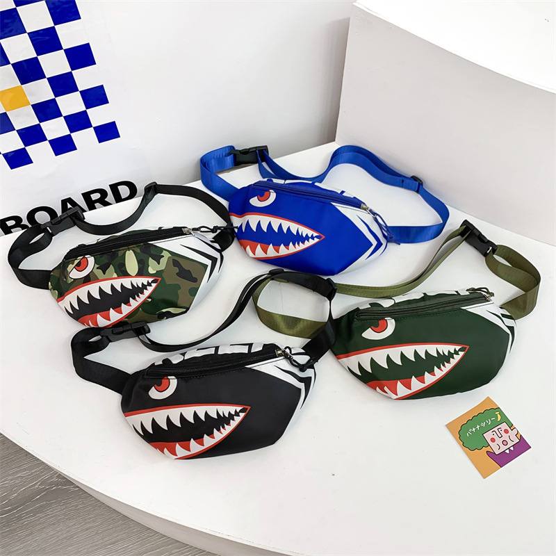 新品 2025新款男童斜挎胸包幼儿园小孩卡通可爱包男女童出游帆布