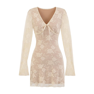怪力酱 纯欲v领蕾丝长袖连衣裙女春设计感收腰修身性感短款a字裙