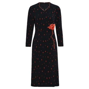 马天奴女装春秋新款黑色刺绣V领修身长袖连衣裙子立体花朵气质女