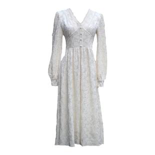 枕梦村庄 天鹅湖 复古宫廷森系优雅v领蕾丝花边刺绣丝绒连衣裙冬